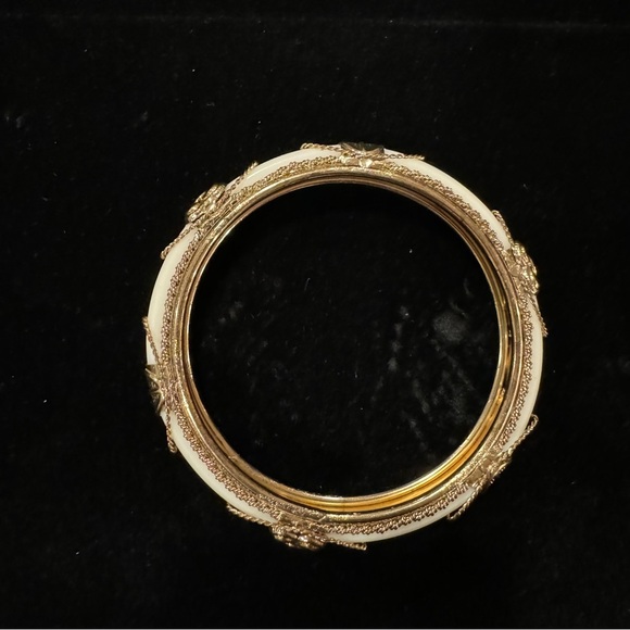 Floral Bangle Bracelet - Picture 5 of 8